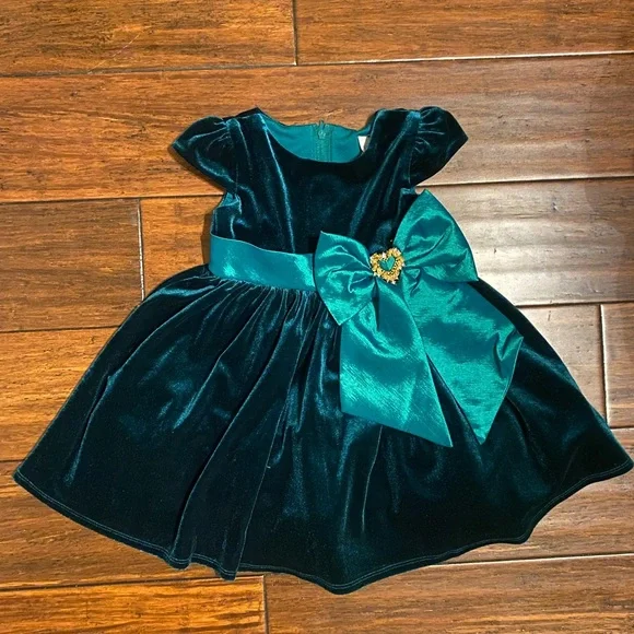 green emerald velvet dress Leyland Green Velvet Dress for Special Moments
